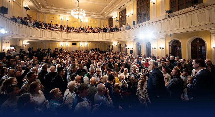 Sopronban is telt ház fogadta Orbán Viktort