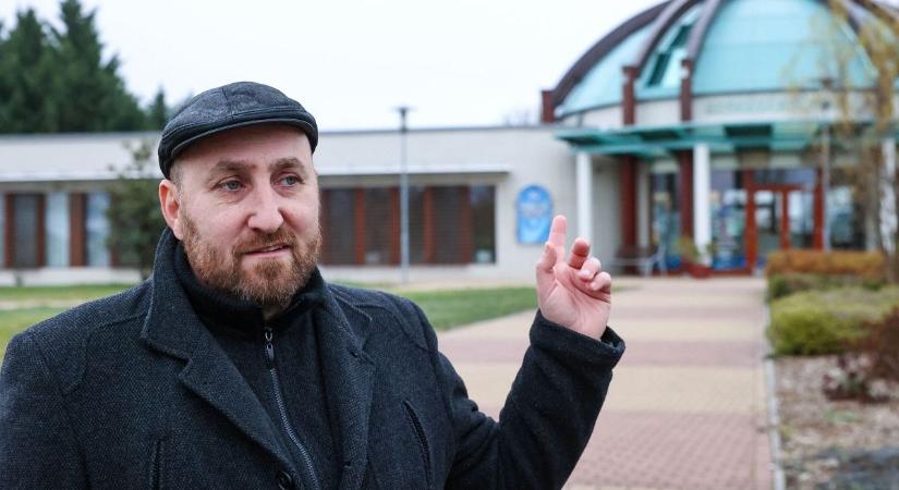 Megújult a szekszárdi városi strand kupolájának gerendázata