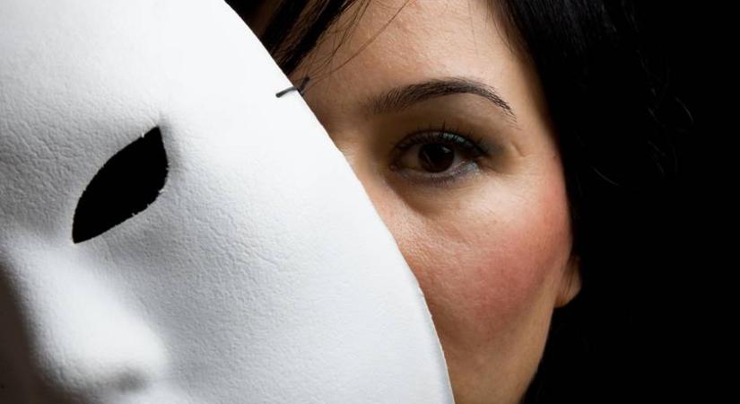 Így változik meg a szem, ha hazudik a másik - Egyetlen apróság lebuktatja