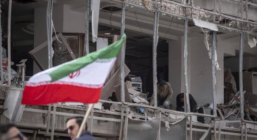 Rutte feldicsérte az Irán elleni támadást