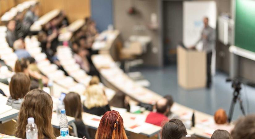 Közel 40 ezer egyetemi hallgató kaphat szociális ösztöndíjat