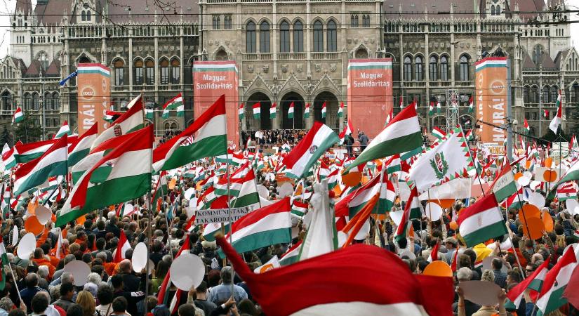Győzelmi esély lett az ellenzéki agóniából, de a magyar politikai berendezkedés halad a kétpártrendszer felé