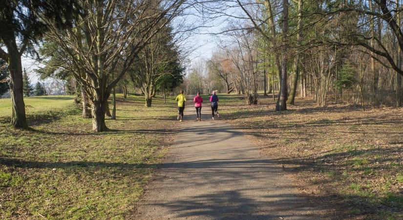 Fél szemmel az égre, fél kézzel az esernyőn – ilyen lesz a kedd