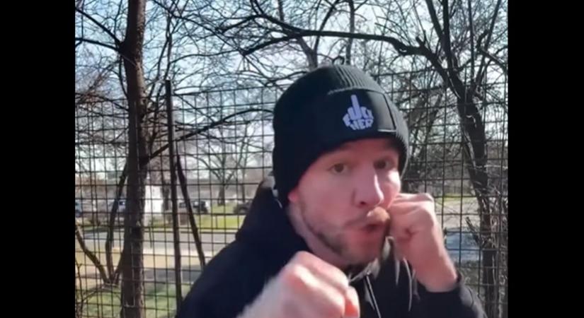 „Áll a bunyó?” – addig keménykedett noÁr, amíg Róka, a profi MMA-harcos hívta ki egy hivatalos mérkőzésre (VIDEÓ)
