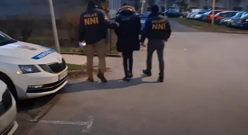 „Nyelős” módszerrel csempésző bandát kapcsolt le a rendőrség