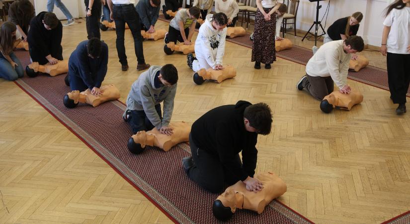 Az újraélesztés alapkészség: a szemtanú az első mentő
