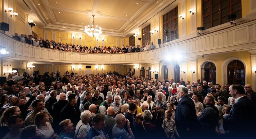 Egy tűt sem lehetett leejteni Sopronban: Így várták Orbán Viktort