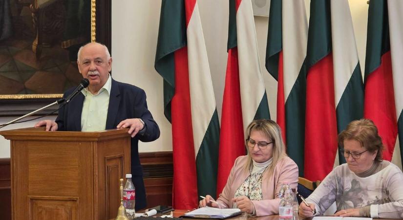 Fontos döntések és rangos elismerések a nyugdíjasok közgyűlésén