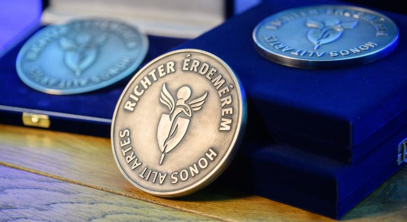 Vasárnap éjfélig pályázhatnak a szakorvosok erre a rangos díjra