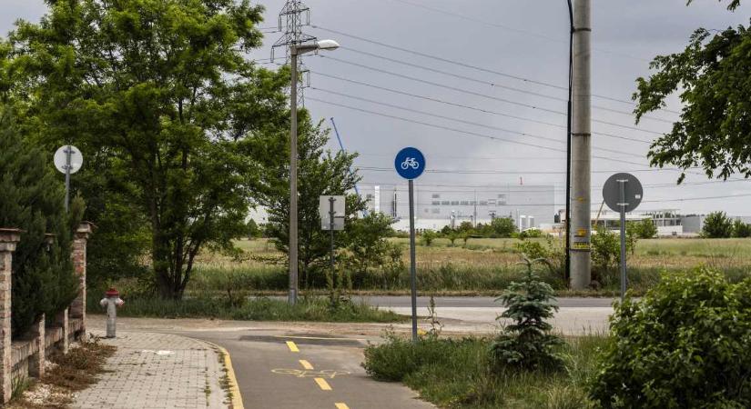 A magyarok csaknem fele szerint az Orbán-kormány is felelős, 57 százalékuk megbuktatna politikusokat a gödi akkugyár miatt