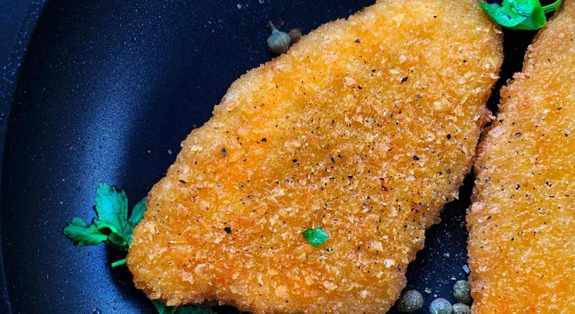 Nem kerül semmibe és szaftosabb lesz tőle a rántott hús