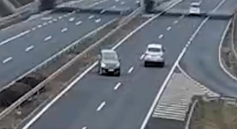 A forgalommal szemben kocsikázott, majd képes volt ezt tenni az M7-esen - videó