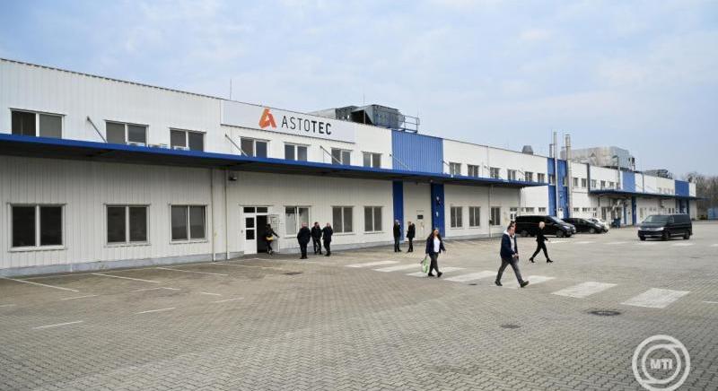 700 munkahely válik betonbiztossá Pápán – újabb milliárdos beruházás érkezett