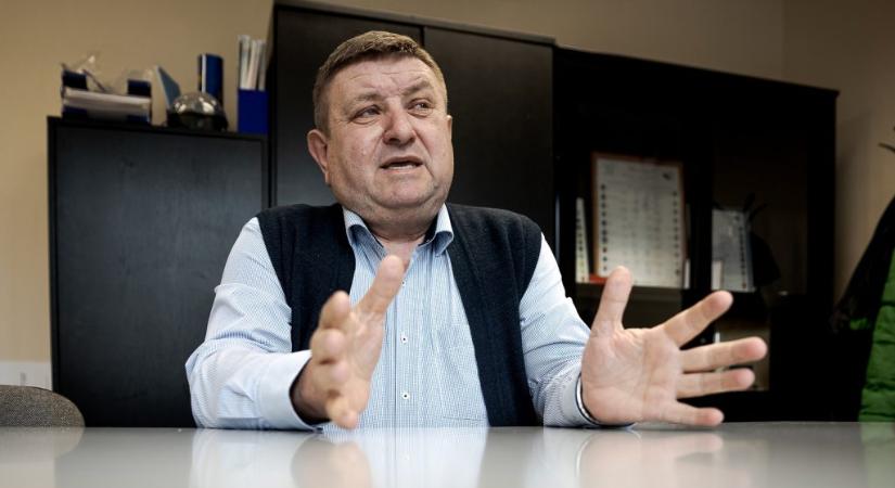 „Nem ijed meg a saját árnyékától, az biztos” – mondta a nőverés után lemondott alpolgármesterről Szentmártonkáta vezetője