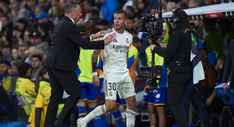 „Mekkora k..va szégyen!” Szabadesésben a Real Madrid, tüntetett a Bernabéu közönsége