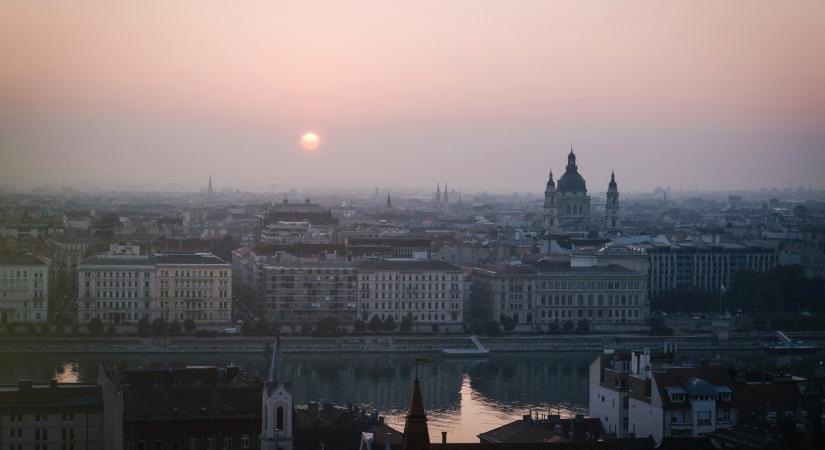 Orvosmeteorológia: sivatagi por takarja el a napot