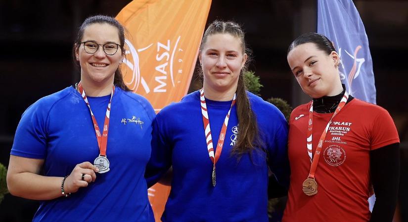 Bajnoki ezüstérmet ért a tizennégy méter feletti dobás