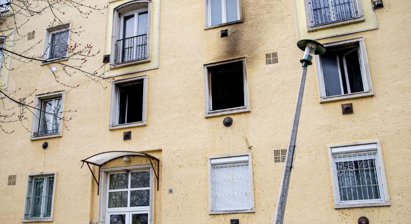 A lakás kiégett, a víz ömlött, az oszlop dőlt... Társasház lakástűz után (fotók, videó)