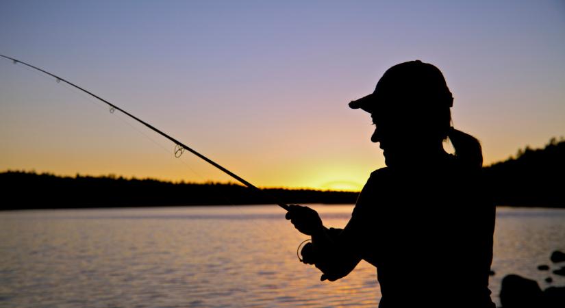 Figyelmeztetik a horgászokat: ezt mostantól tilos a magyar tavakon