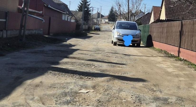 Rendbe teszik a zúzott köves utakat a szabolcsi városban