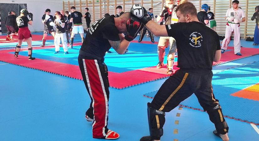 Pofozkodtak a faluban, pedig nem is haragudtak egymásra – videóval