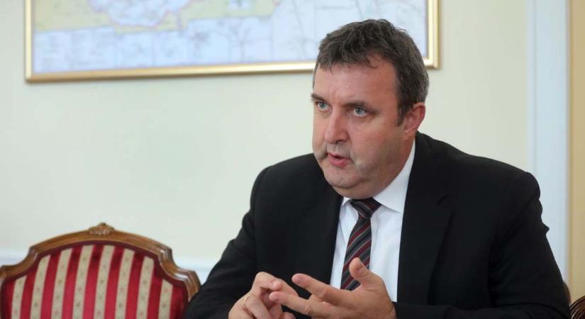 Palkovics szerint hiba volt korábban leépíteni a hadiipart