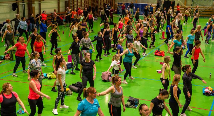 Kétszáz embert mozgatott meg Dorogon Rubint Réka és Schobert Norbert