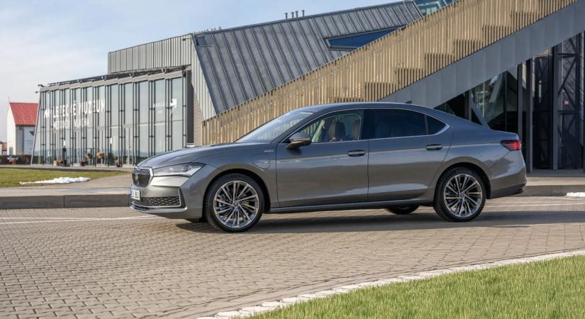 Új hajtásláncot kap a Škoda Superb, ezt érdemes tudni róla!