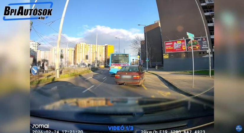 Járdára ugratva próbált előzni egy autós Kőbányán