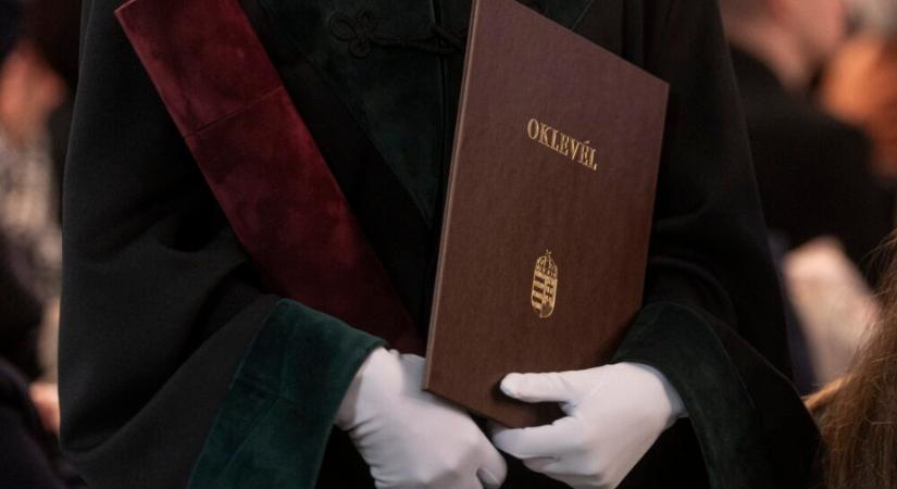 Nőnek az egyetemi tanulmányi ösztöndíjak