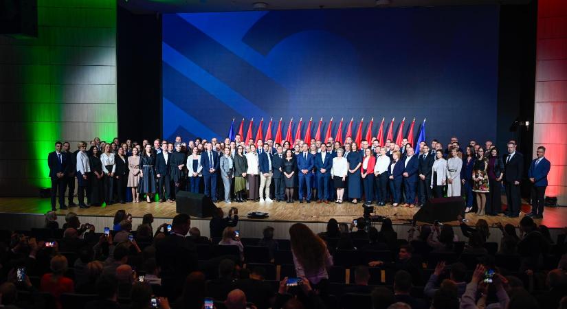 Magyar Péter nyilvánosságra hozta, kik állnak a Tisza Párt országos listájának az első öt helyén