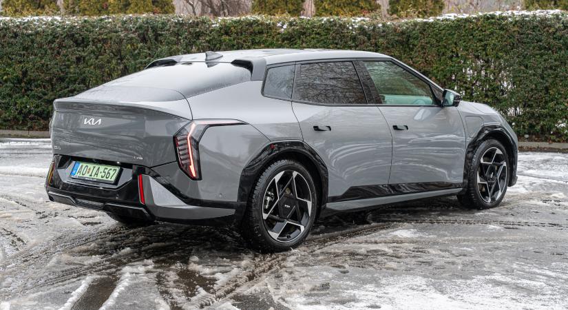 Villanyautó teszt: Kia EV4 fastback – nem instant get, de…