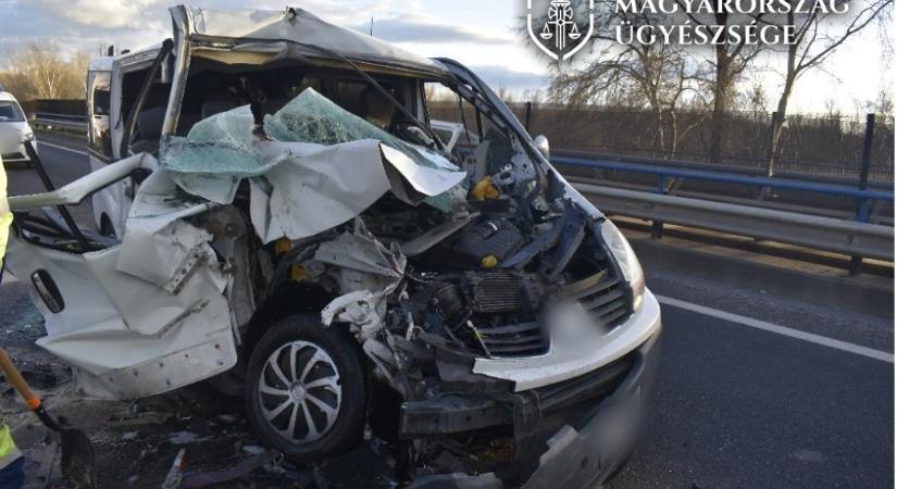 Kamion okozott halálos balesetet az autópályán
