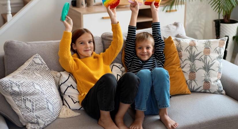 Miért szeret sok gyerek a nappaliban játszani a saját szobája helyett?