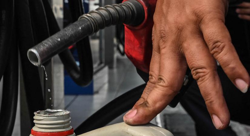 Újabb drágulás jön a benzinkutakon, a dízelesek már 600 forint fölötti árakon tankolhatnak szerdától