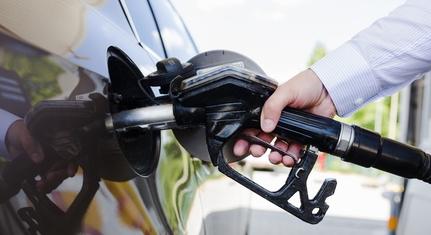 Benne van a pakliban, hogy 10–15 százalékkal drágul a tankolás – elemzés