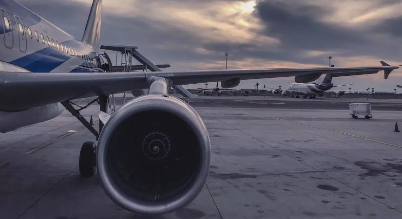 Lángba borult egy repülőgép, kényszerleszállást kellet végrehajtani