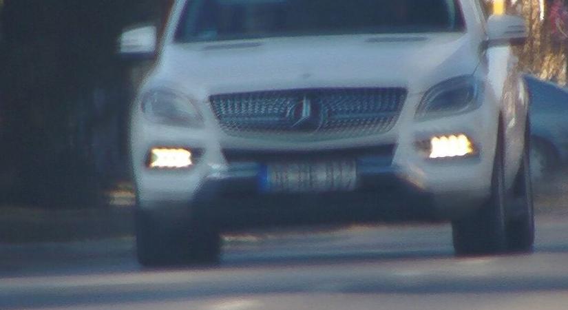 Repesztett a Mercis, repült a 140 ezres bírság Arnóton