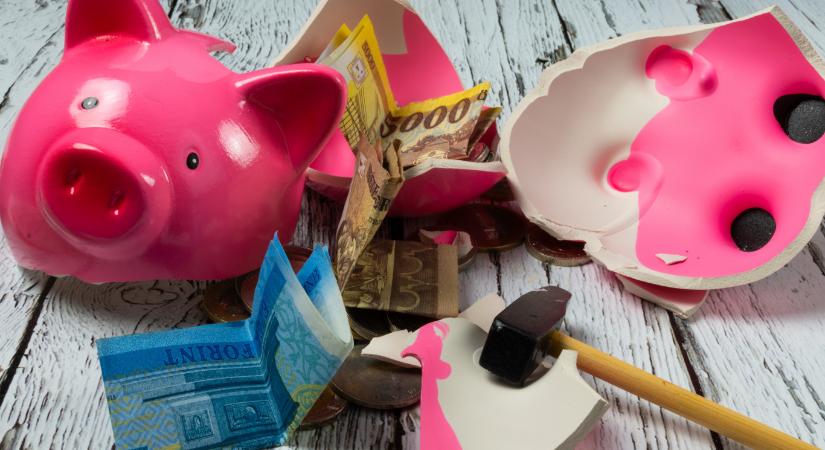 Megnyekkent a forint az iráni háború miatt, 4-6 forintot drágult reggel óta az euró és a dollár