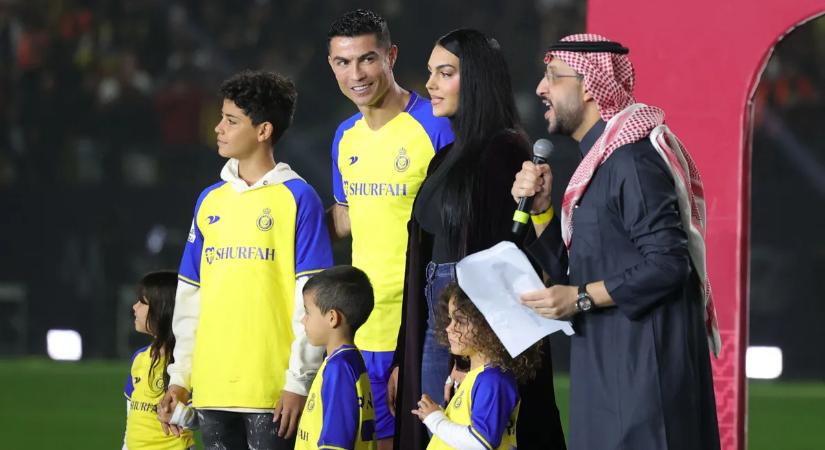 Menekül Cristiano Ronaldo a bombák elől? A 61 milliós luxusgép az éj leple alatt hagyta el Rijádot