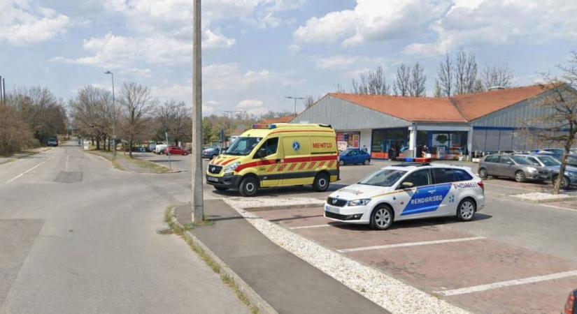 Tragédia a Puskin téri Lidlnél: mentők és rendőrök is érkeztek a helyszínre