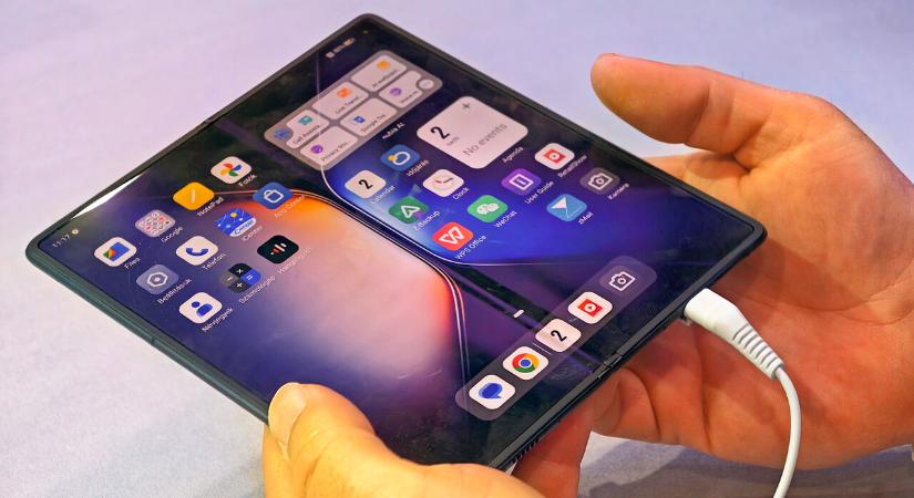 MWC 2026: Ha itthon is kapható lesz, a Z Fold becsukhat