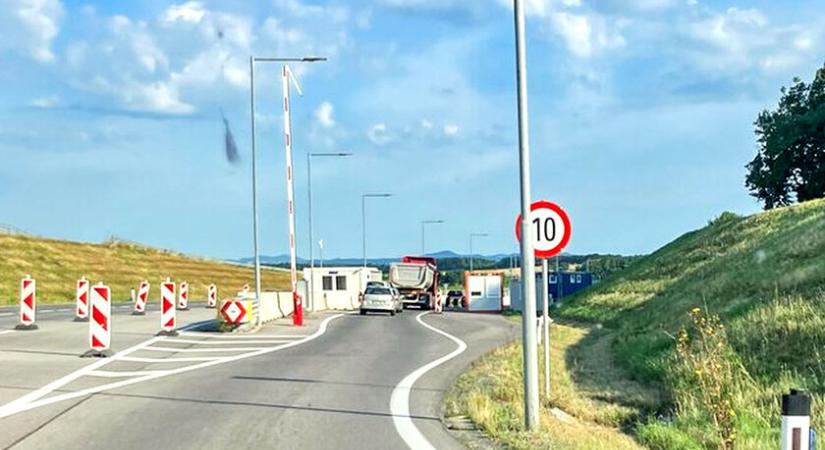 Sikeres volt a petíció, leszerelték az értelmetlen táblát - A kevesebb több?