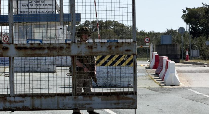 Hadihajót küld Franciaország a ciprusi partokhoz, miután iráni találat ért egy brit bázist