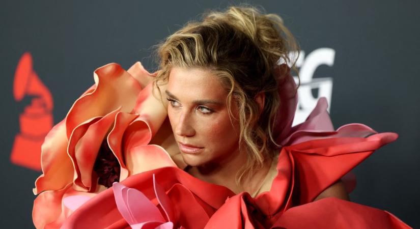 Kesha: Ne felejtsük el, hogy Trump milliószor szerepel az Epstein-aktákban