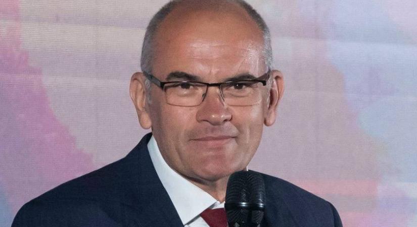 A 61 éves Gundel Takács Gábor nagypapa lesz: úton van az első unokája