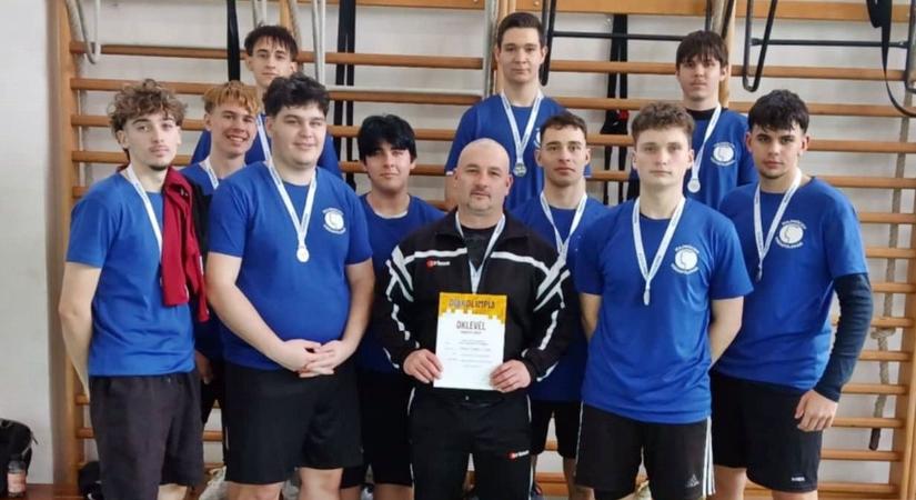 Döntőig meneteltek a hajnóczys diákok, a fiúk és a lányok is jól szerepeltek