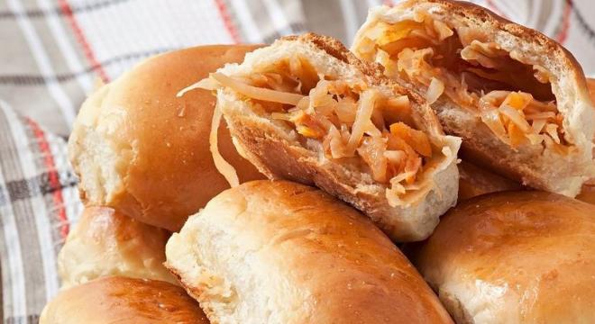 Isteni sós bukta: pirog puha tésztával