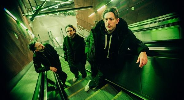 Introspektív rockdallal merül a dopaminfüggőség mélyére az A Király Halott