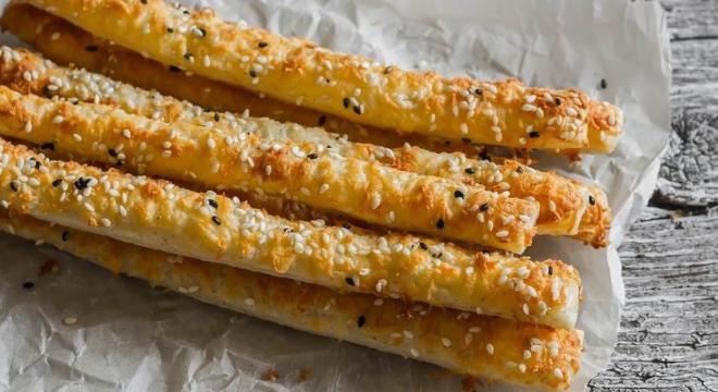 Abbahagyhatatlan sajtos rúd – könnyű joghurtos tésztával